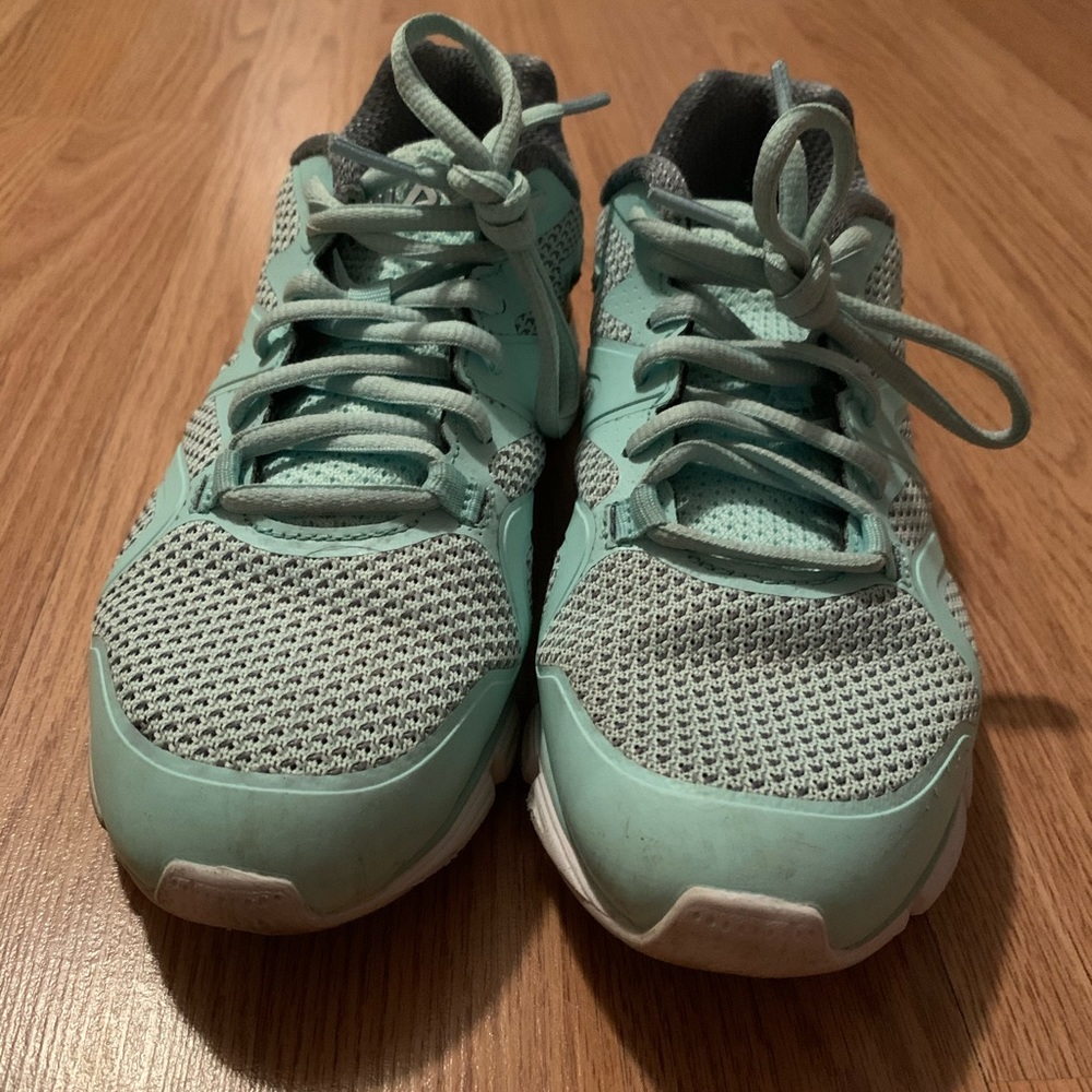 Women’s sneakers!